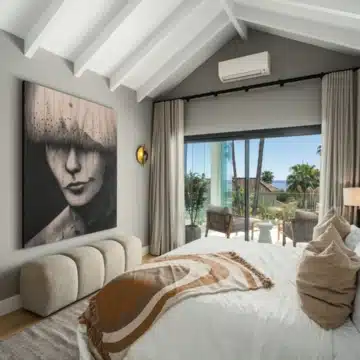 Contemporary villa in the prestigious gated community of Altos Reales, Marbella Golden Mile Picture 2