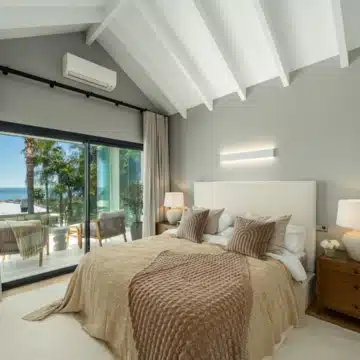 Contemporary villa in the prestigious gated community of Altos Reales, Marbella Golden Mile Picture 13