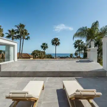 Contemporary villa in the prestigious gated community of Altos Reales, Marbella Golden Mile Picture 15