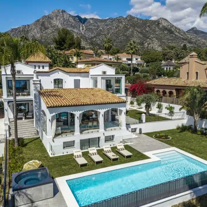 Contemporary villa in the prestigious gated community of Altos Reales, Marbella Golden Mile Picture