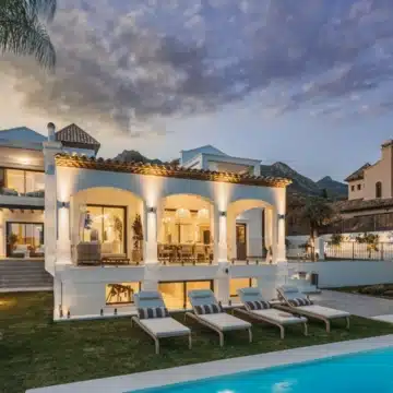 Contemporary villa in the prestigious gated community of Altos Reales, Marbella Golden Mile Picture 25