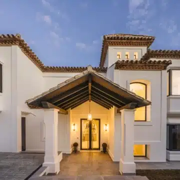 Contemporary villa in the prestigious gated community of Altos Reales, Marbella Golden Mile Picture 27