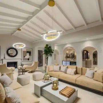 Contemporary villa in the prestigious gated community of Altos Reales, Marbella Golden Mile Picture 8