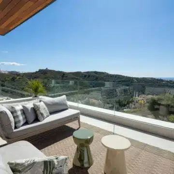 Contemporary villa with panoramic sea views in Lomas de La Quinta, Benahavis Picture 6