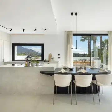Refurbished villa offering spectacular views in the prestigious gated community of Los Arqueros, Benahavis Picture 13