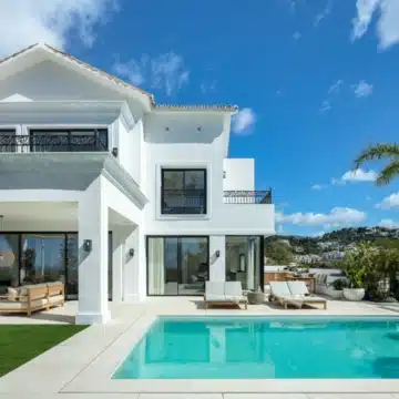 Refurbished villa offering spectacular views in the prestigious gated community of Los Arqueros, Benahavis Picture 17