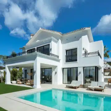 Refurbished villa offering spectacular views in the prestigious gated community of Los Arqueros, Benahavis Picture 18