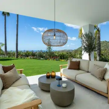 Refurbished villa offering spectacular views in the prestigious gated community of Los Arqueros, Benahavis Picture 20