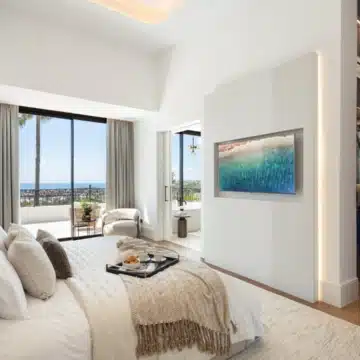 Refurbished villa offering spectacular views in the prestigious gated community of Los Arqueros, Benahavis Picture 21