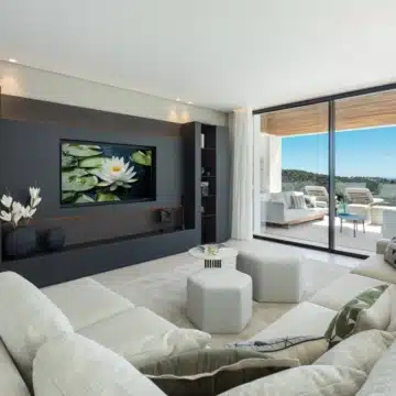 Contemporary villa with panoramic sea views in Lomas de La Quinta, Benahavis Picture 4