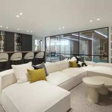 Contemporary villa with panoramic sea views in Lomas de La Quinta, Benahavis Picture 7