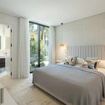 Contemporary villa with panoramic sea views in Lomas de La Quinta, Benahavis Picture 25