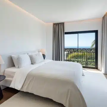 Refurbished villa offering spectacular views in the prestigious gated community of Los Arqueros, Benahavis Picture 27