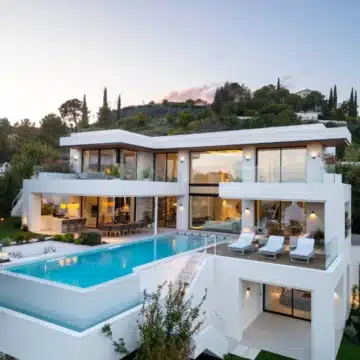Contemporary villa with panoramic sea views in Lomas de La Quinta, Benahavis Picture 30