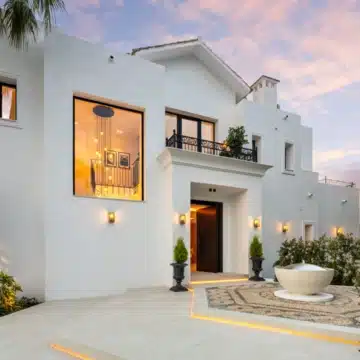 Refurbished villa offering spectacular views in the prestigious gated community of Los Arqueros, Benahavis Picture 37
