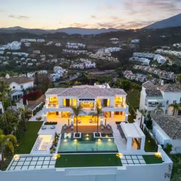 Luxurious 7-bedroom villa in the highly sought-after Monte Halcones, Benahavis Picture 43
