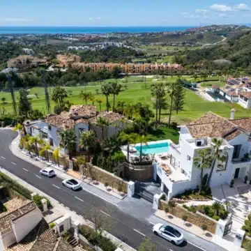 Refurbished villa offering spectacular views in the prestigious gated community of Los Arqueros, Benahavis Picture 43