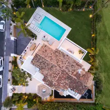 Refurbished villa offering spectacular views in the prestigious gated community of Los Arqueros, Benahavis Picture 46