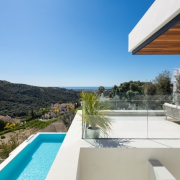 Contemporary villa with panoramic sea views in Lomas de La Quinta, Benahavis Picture 14