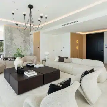 Refurbished villa offering spectacular views in the prestigious gated community of Los Arqueros, Benahavis Picture 5