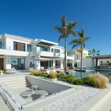 Luxurious 7-bedroom villa in the highly sought-after Monte Halcones, Benahavis Picture 11