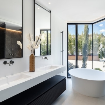 Contemporary villa with panoramic sea views in Lomas de La Quinta, Benahavis Picture 16