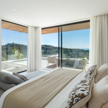 Contemporary villa with panoramic sea views in Lomas de La Quinta, Benahavis Picture 17