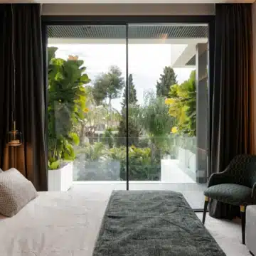 Exclusive 5-bedroom villa with panoramic sea and mountain views in Casablanca, Marbella Golden Mile Picture 7