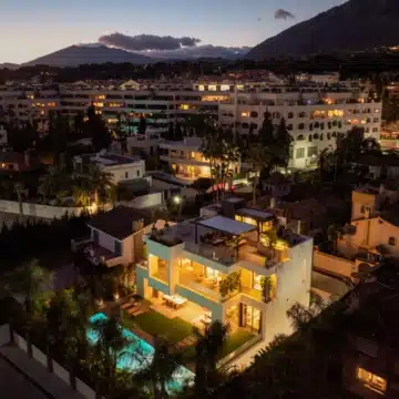 Exclusive 5-bedroom villa with panoramic sea and mountain views in Casablanca, Marbella Golden Mile Picture 27