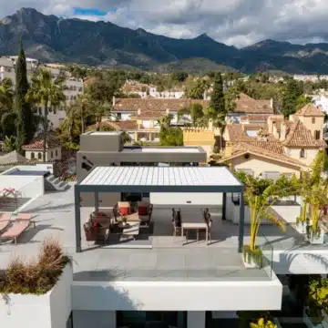 Exclusive 5-bedroom villa with panoramic sea and mountain views in Casablanca, Marbella Golden Mile Picture 6