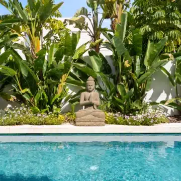 Magnificent 5-bedroom villa in the prestigious Cortijo Blanco, San Pedro de Alcantara Picture 0