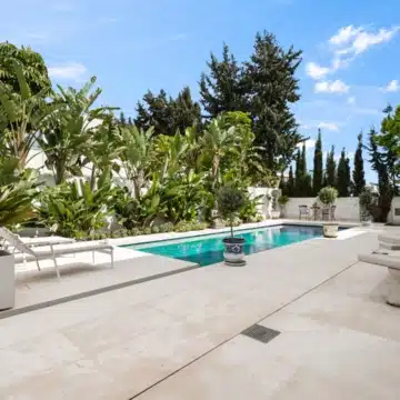 Magnificent 5-bedroom villa in the prestigious Cortijo Blanco, San Pedro de Alcantara Picture 7