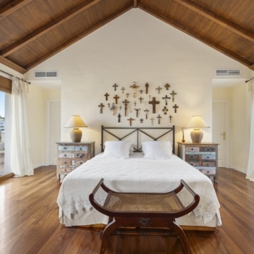 Luxurious villa showcasing breathtaking panoramic views nestled in Los Flamingos, Benahavis Picture 3