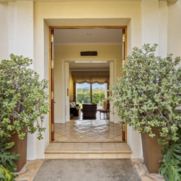 Luxurious villa showcasing breathtaking panoramic views nestled in Los Flamingos, Benahavis Picture 6