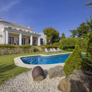 Luxurious villa showcasing breathtaking panoramic views nestled in Los Flamingos, Benahavis Picture 7
