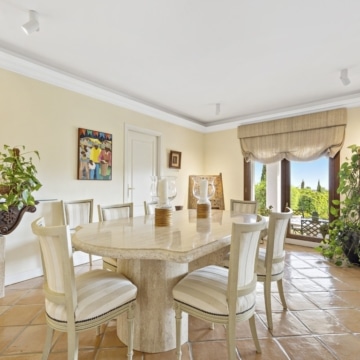 Luxurious villa showcasing breathtaking panoramic views nestled in Los Flamingos, Benahavis Picture 1