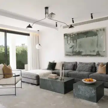 South-west facing 5-bedrooms villa with golf views in Nueva Andalucia, Marbella Picture 4
