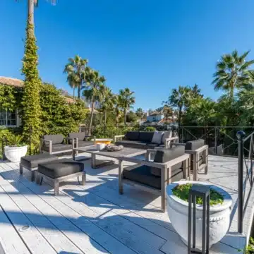 Luxury Andalusian-style villa in the prestigious neighbourhood of Nueva Andalucia Picture 39