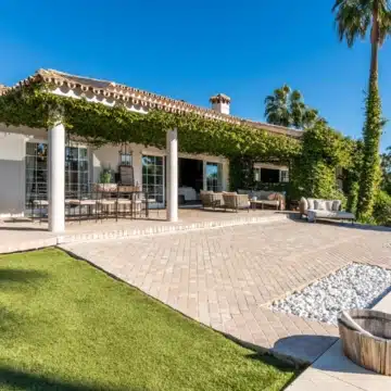 Luxury Andalusian-style villa in the prestigious neighbourhood of Nueva Andalucia Picture 27