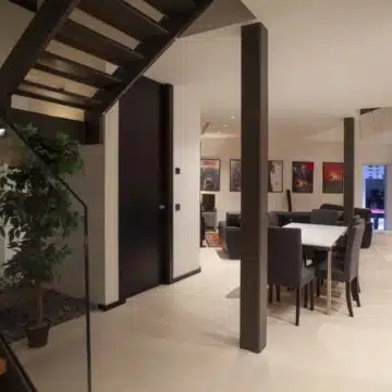 Fantastic villa with 7-bedrooms and stunning mountain views in Parcelas del Golf, Nueva Andalucia Picture 12