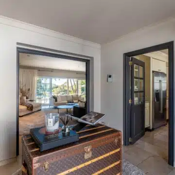 Luxury Andalusian-style villa in the prestigious neighbourhood of Nueva Andalucia Picture 13