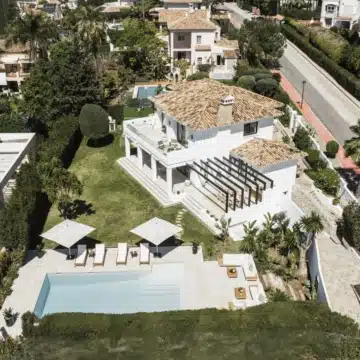 South-west facing 5-bedrooms villa with golf views in Nueva Andalucia, Marbella Picture 19