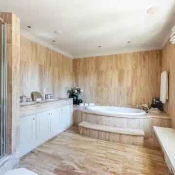 Luxury Andalusian-style villa in the prestigious neighbourhood of Nueva Andalucia Picture 18