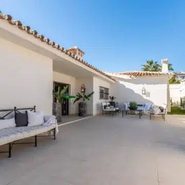 Luxury Andalusian-style villa in the prestigious neighbourhood of Nueva Andalucia Picture 20