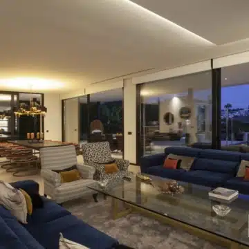 Fantastic villa with 7-bedrooms and stunning mountain views in Parcelas del Golf, Nueva Andalucia Picture 6