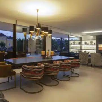 Fantastic villa with 7-bedrooms and stunning mountain views in Parcelas del Golf, Nueva Andalucia Picture 3
