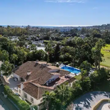 Luxury Andalusian-style villa in the prestigious neighbourhood of Nueva Andalucia Picture 31