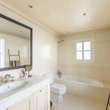 Luxury Andalusian-style villa in the prestigious neighbourhood of Nueva Andalucia Picture 21