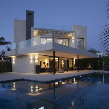 Fantastic villa with 7-bedrooms and stunning mountain views in Parcelas del Golf, Nueva Andalucia Picture 0
