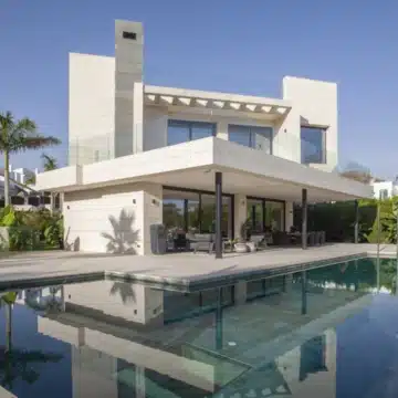 Fantastic villa with 7-bedrooms and stunning mountain views in Parcelas del Golf, Nueva Andalucia Picture 32
